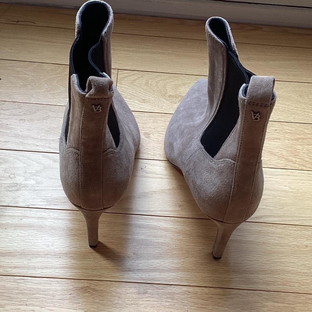 Veronica Beard Suede Leland Tan Women's Ankle Boots - Size 9M - Picture 3 of 4